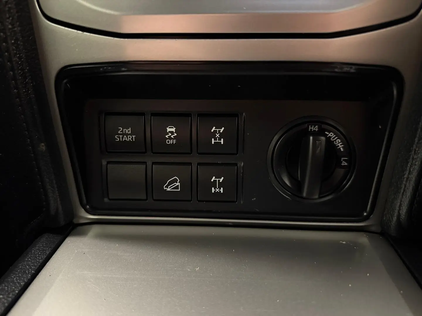 2022 Toyota Landcruiser Prado Gallery Image 35