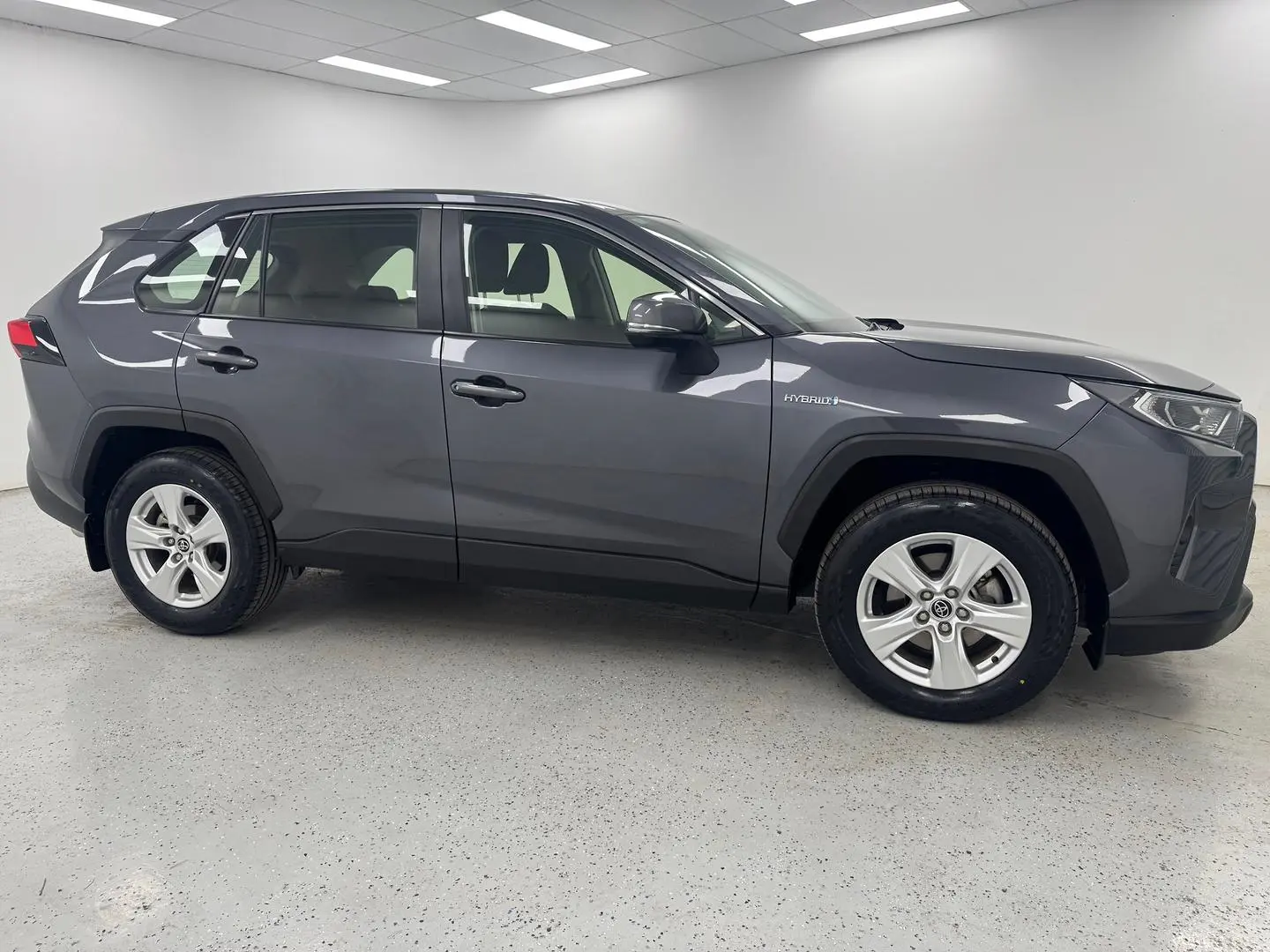 2019 Toyota RAV4 Gallery Image 2