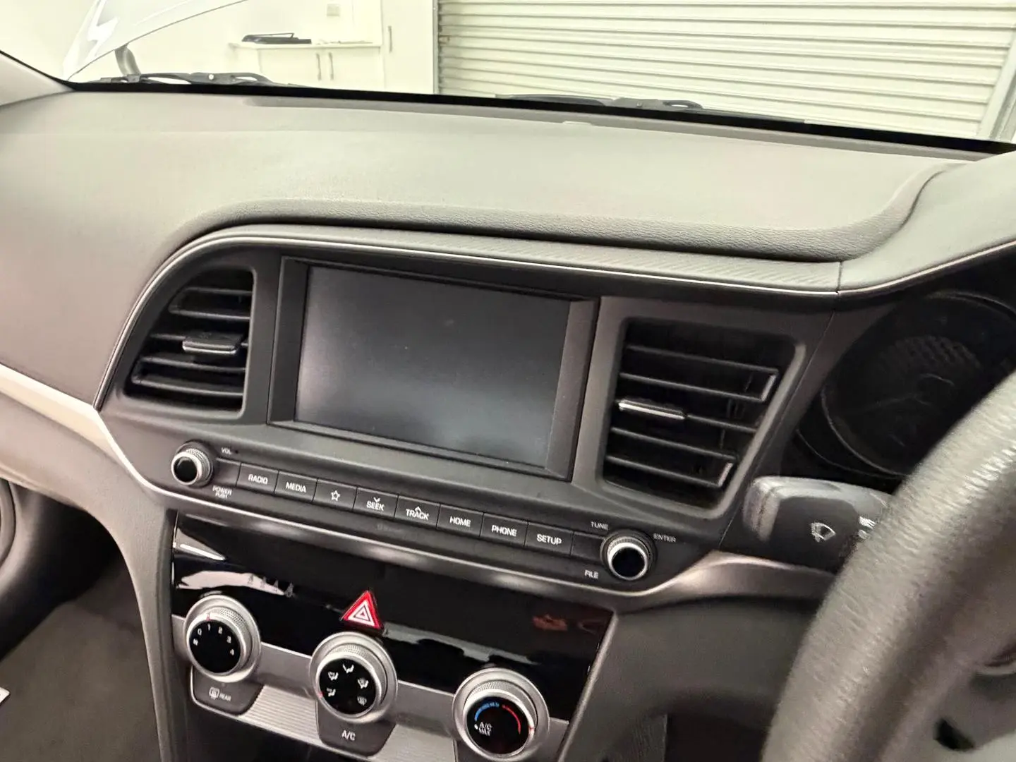 2019 Hyundai Elantra Gallery Image 19