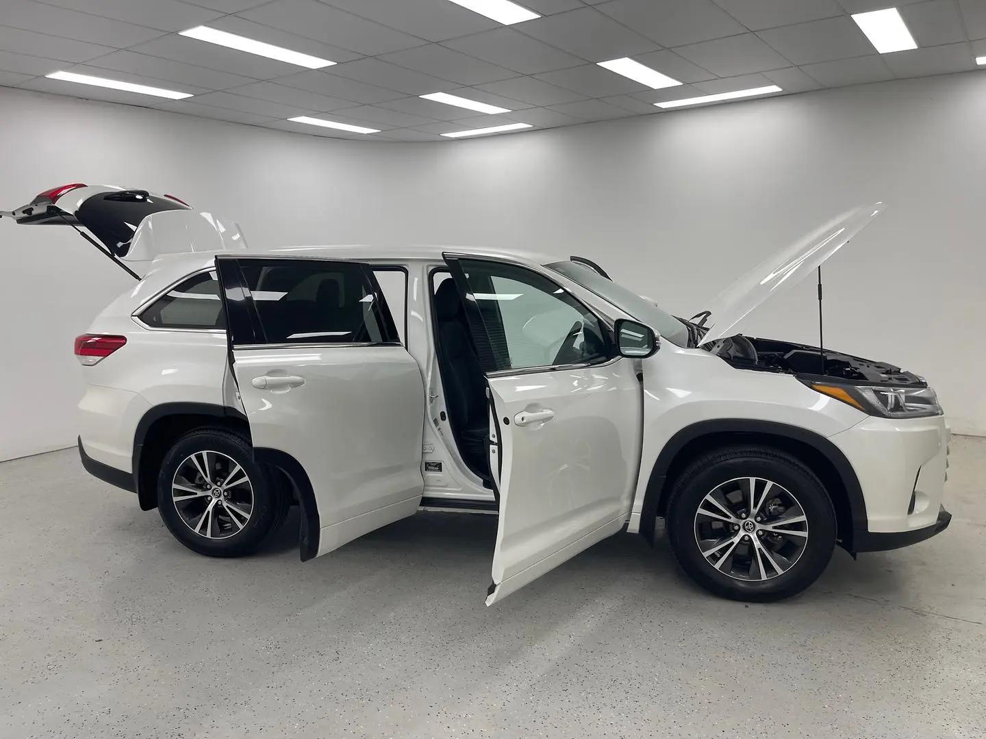 2018 Toyota Kluger Gallery Image 9