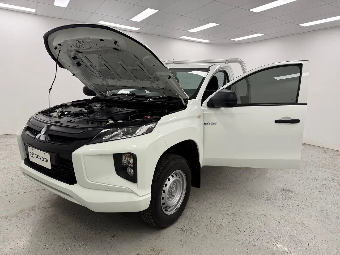 2022 Mitsubishi Triton Gallery Image 8