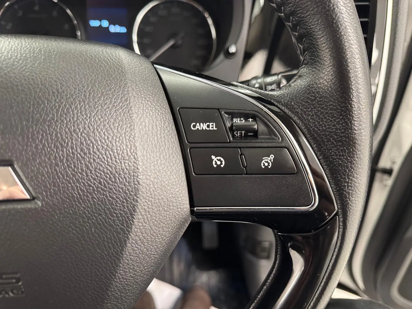 2020 Mitsubishi Outlander Gallery Image 18