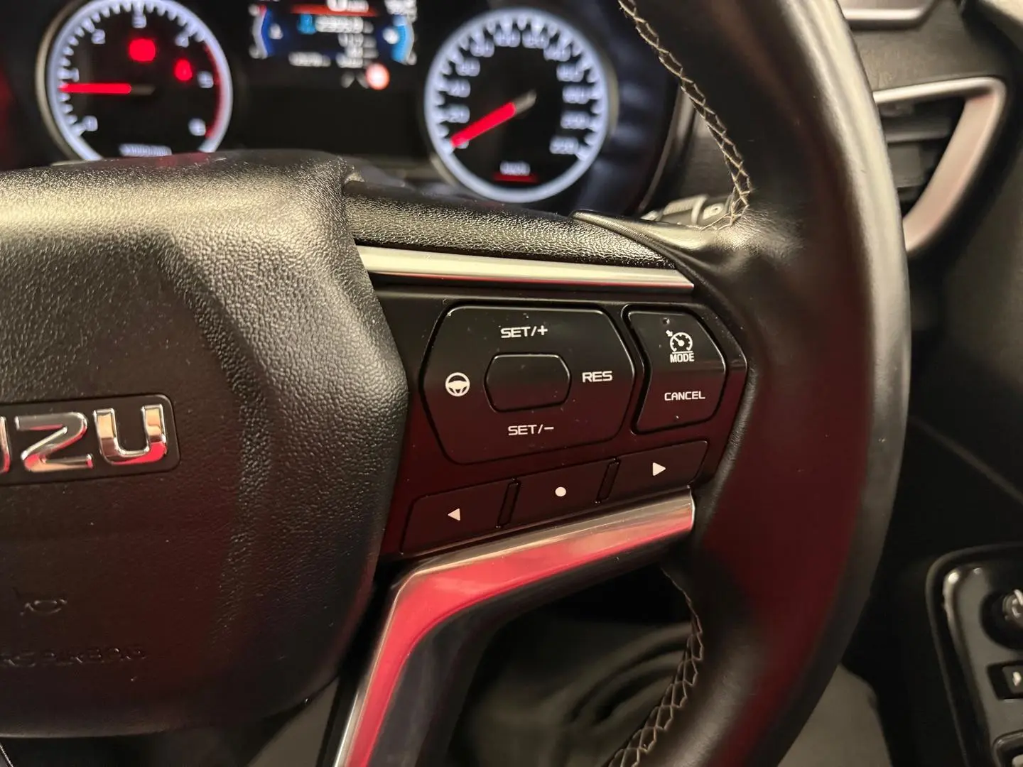 2022 Isuzu D-MAX Gallery Image 29