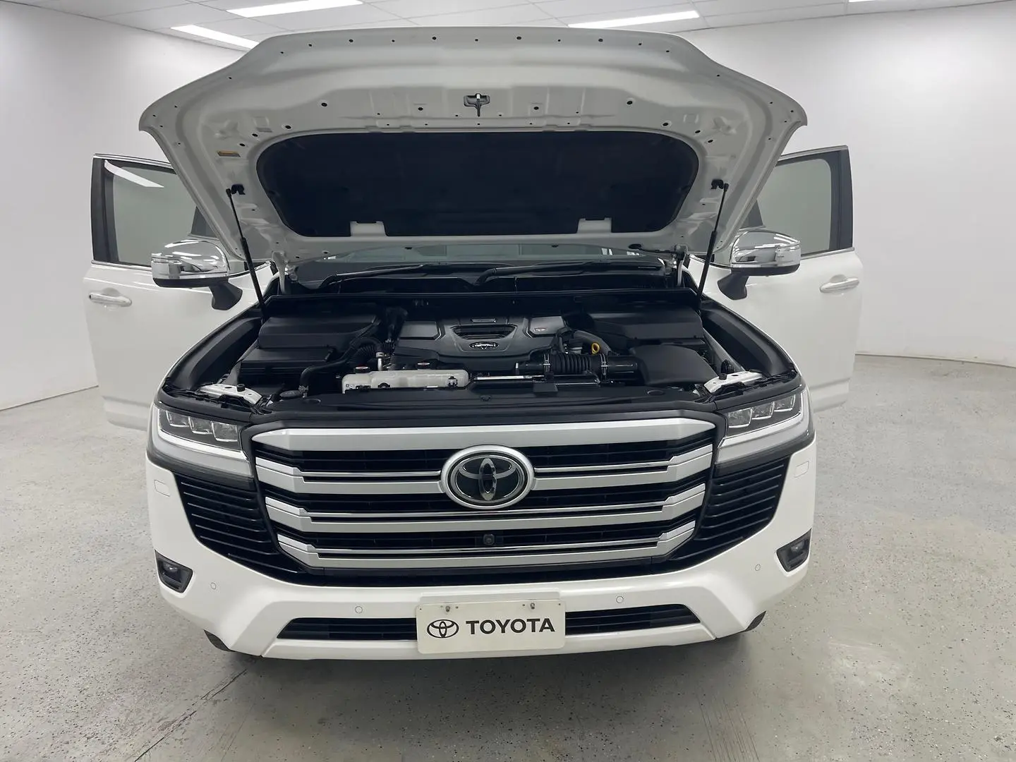 2023 Toyota Landcruiser Gallery Image 14