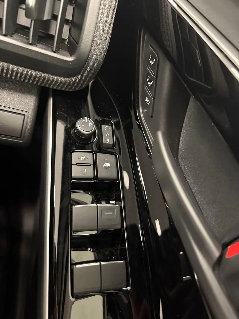 2025 Toyota bZ4X Gallery Image 23