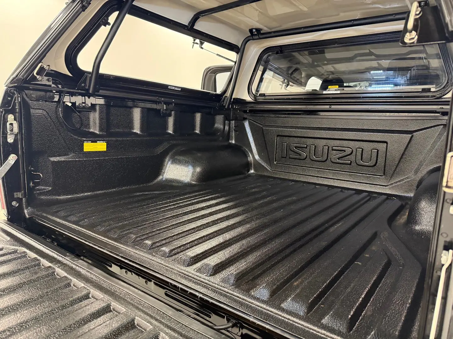 2022 Isuzu D-MAX Gallery Image 15