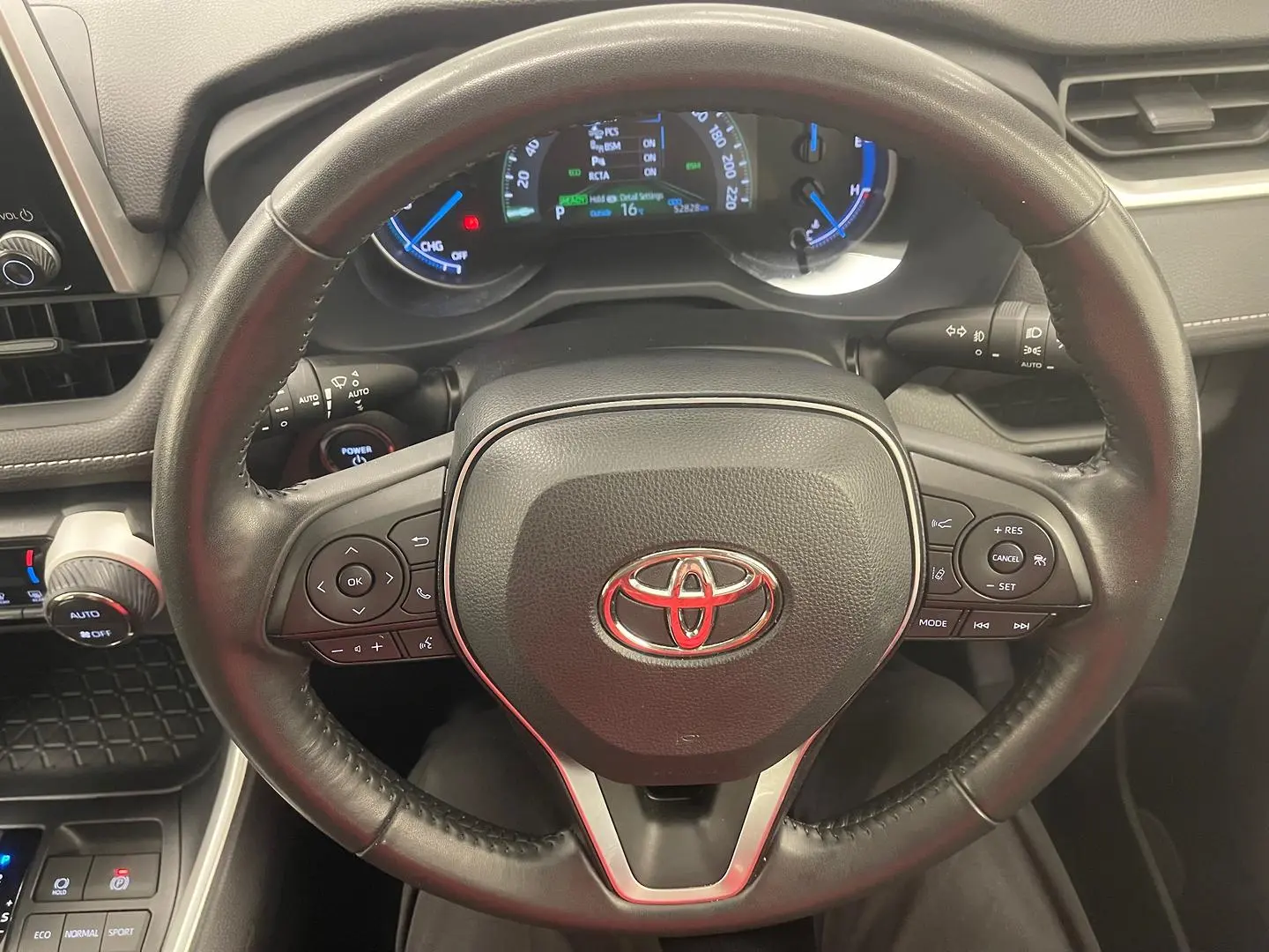 2024 Toyota RAV4 Gallery Image 32