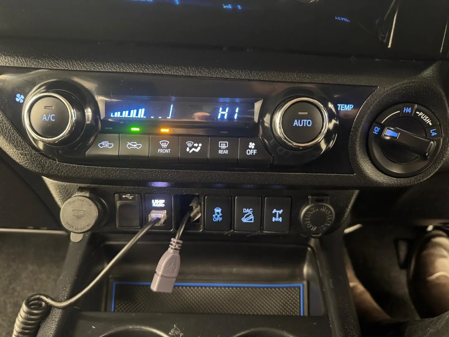 2016 Toyota Hilux Gallery Image 26