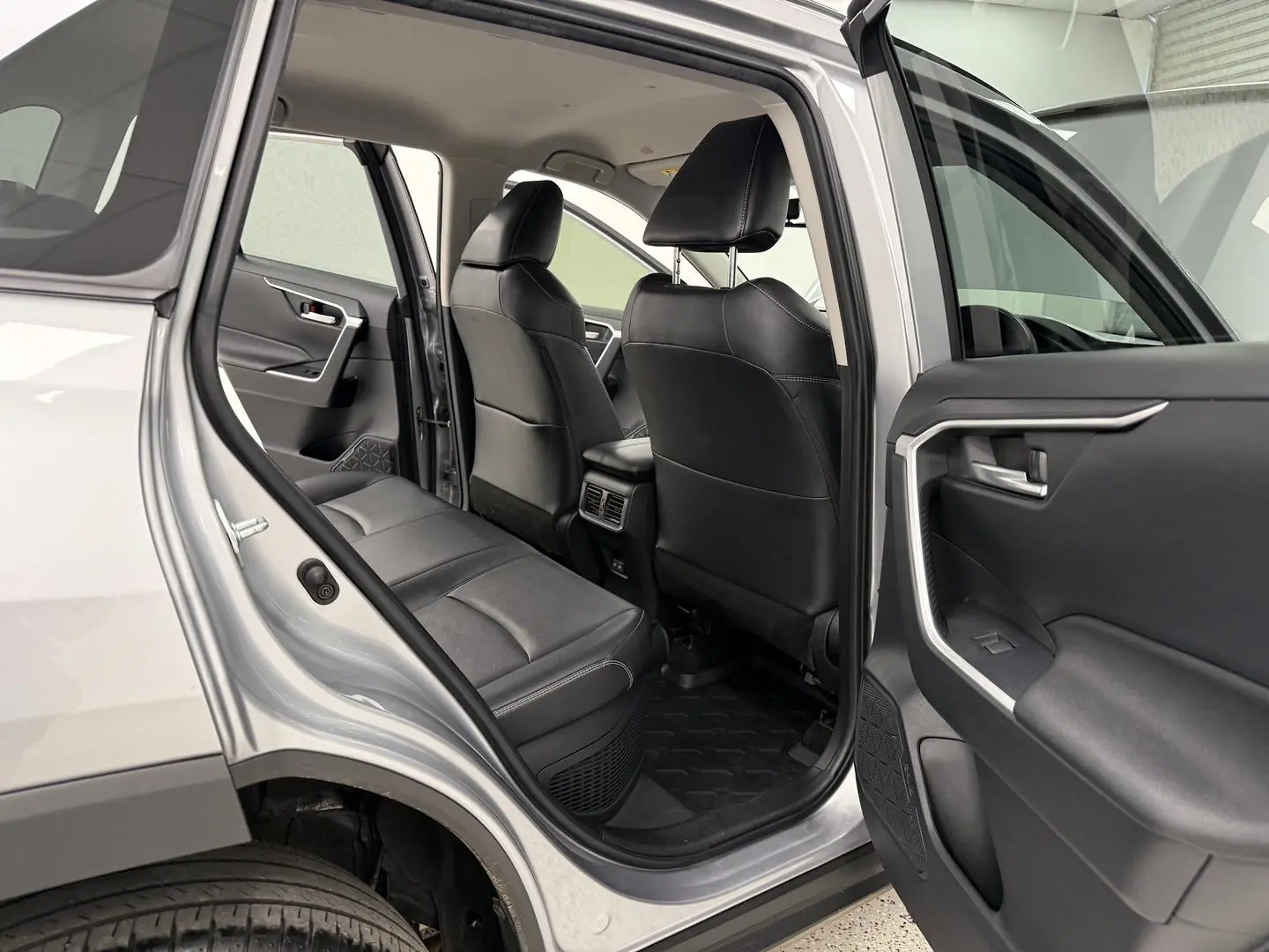 2023 Toyota RAV4 Gallery Image 18