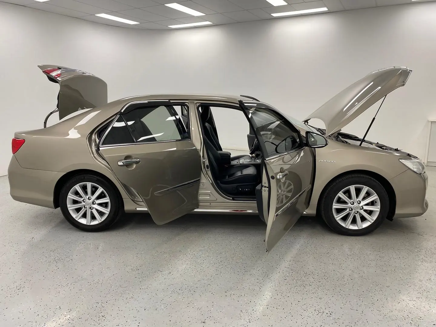 2013 Toyota Aurion Image 10