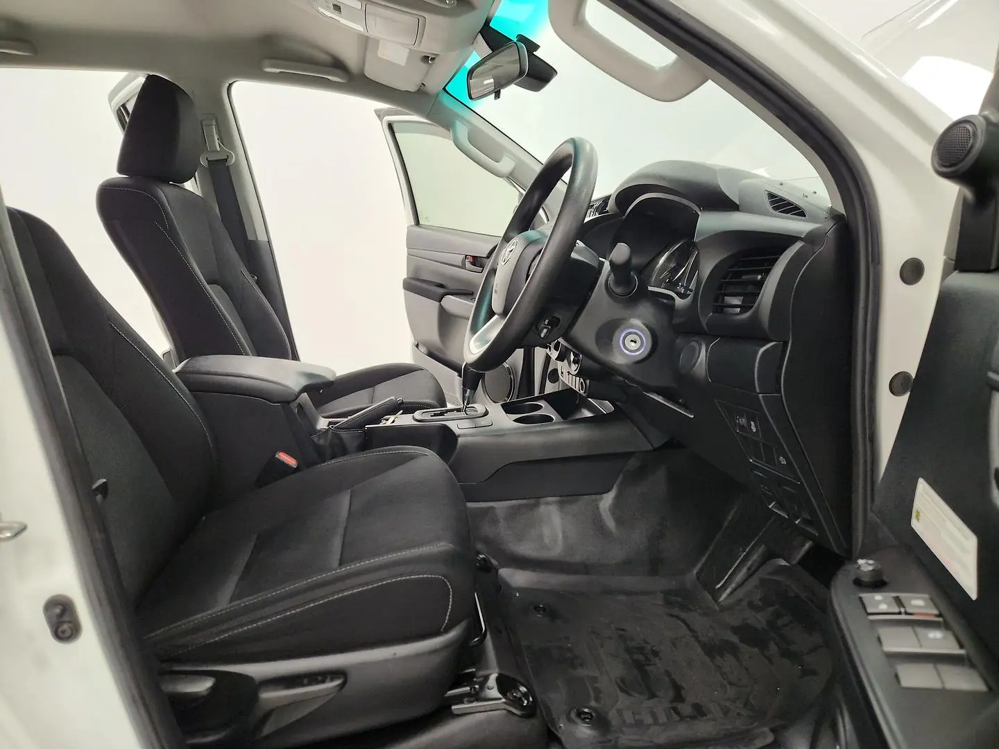 2021 Toyota Hilux Gallery Image 22