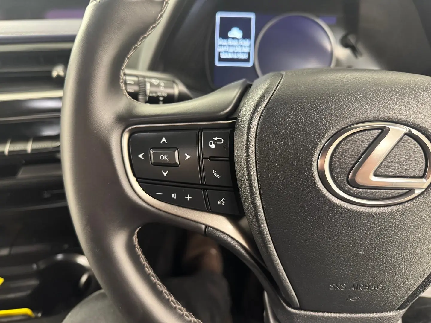 2021 Lexus UX Gallery Image 17