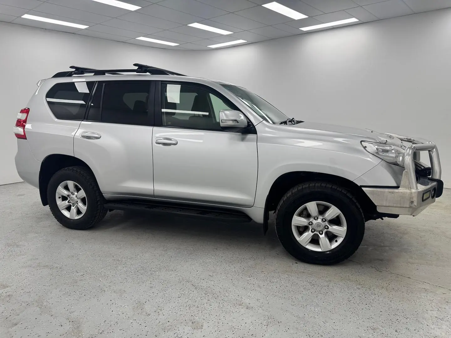 2015 Toyota Landcruiser Prado Gallery Image 2