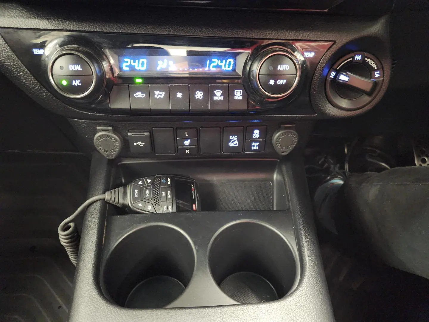 2023 Toyota Hilux Gallery Image 34