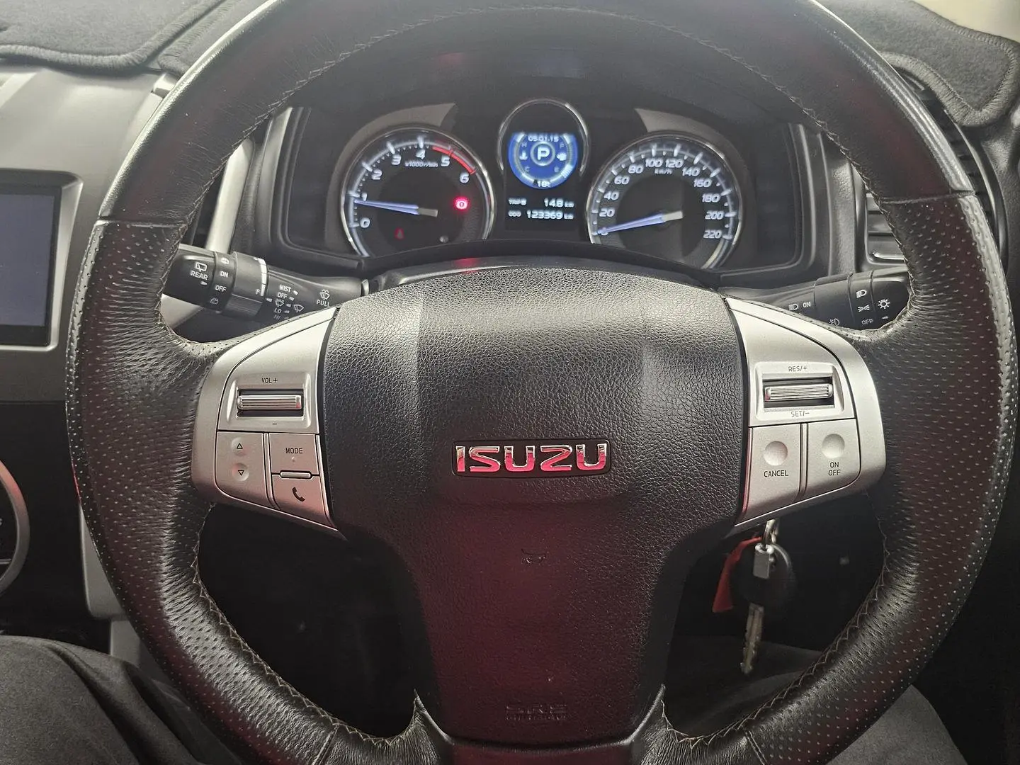 2020 Isuzu MU-X Gallery Image 30