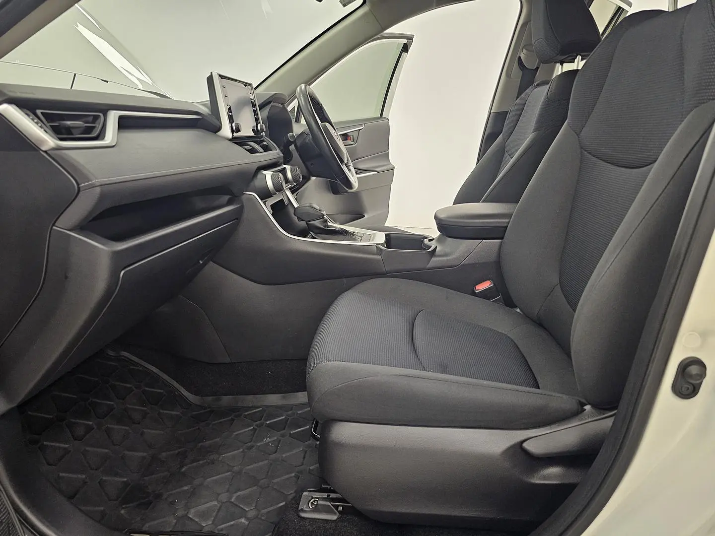 2022 Toyota RAV4 Gallery Image 12