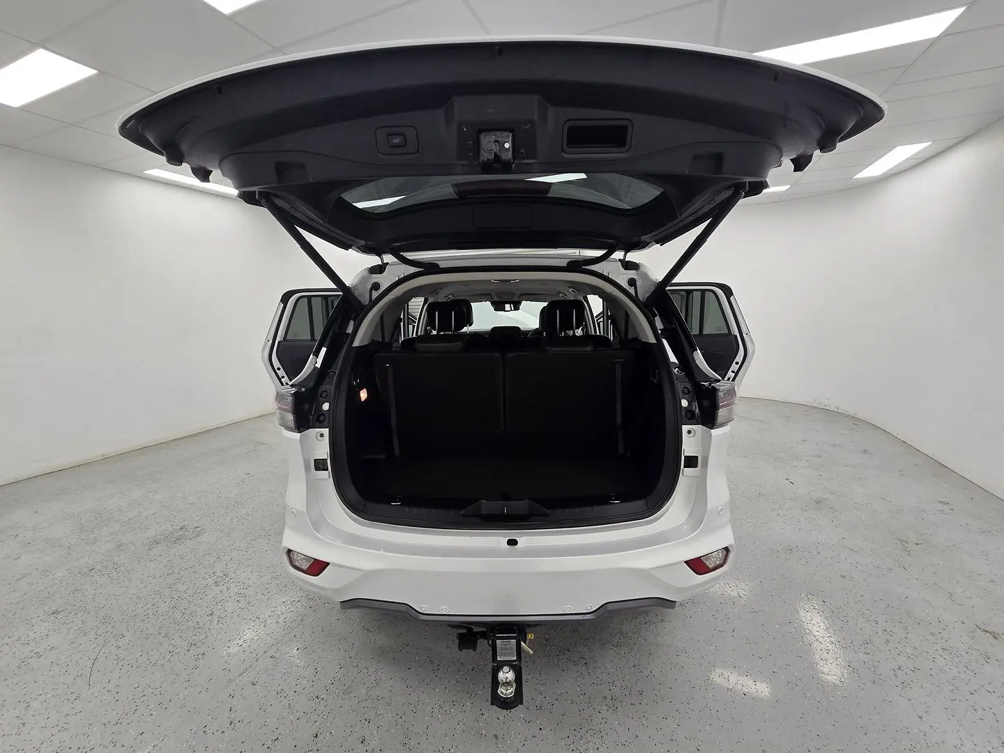 2023 Isuzu MU-X Gallery Image 11