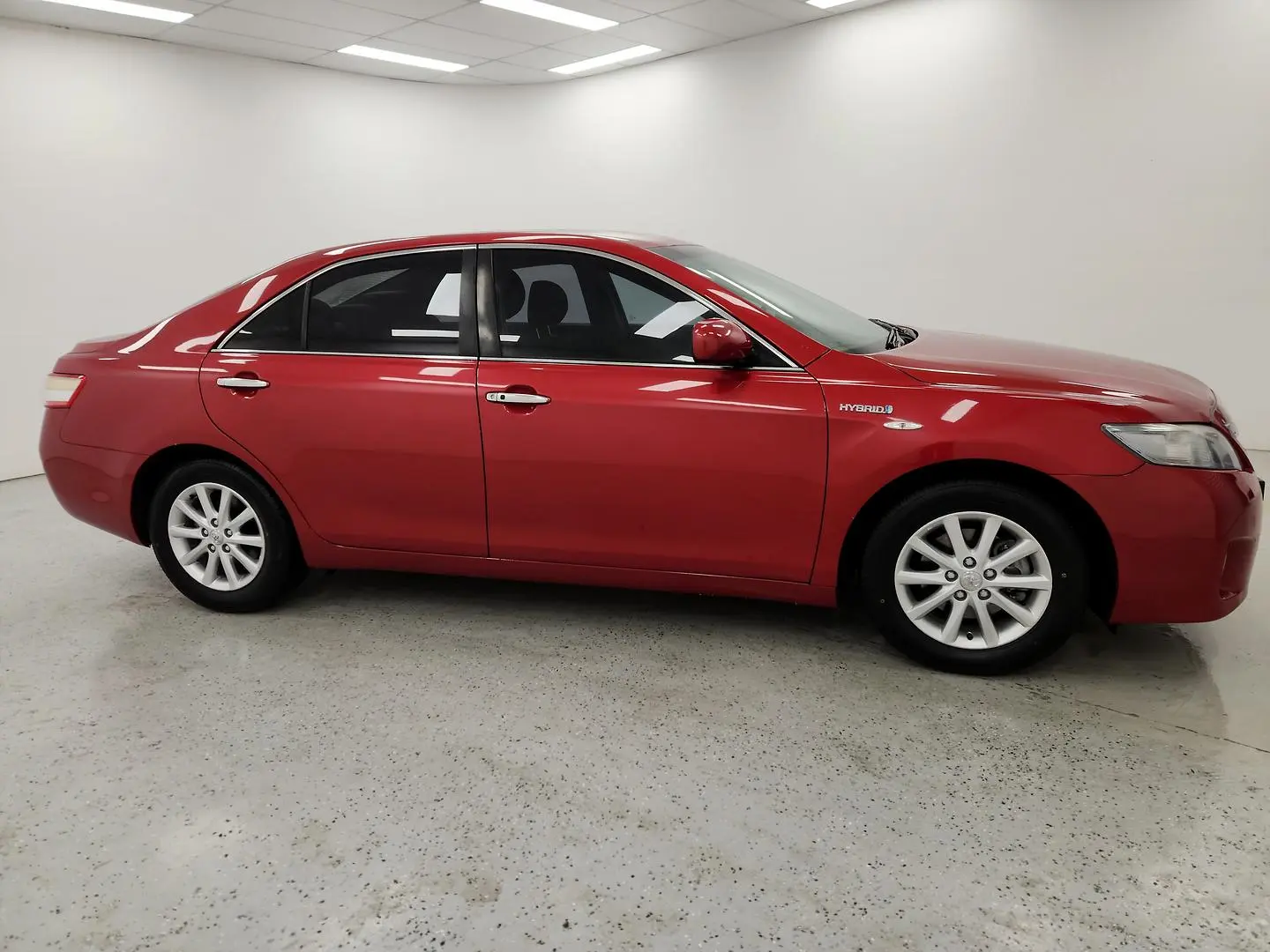 2011 Toyota Camry Gallery Image 2