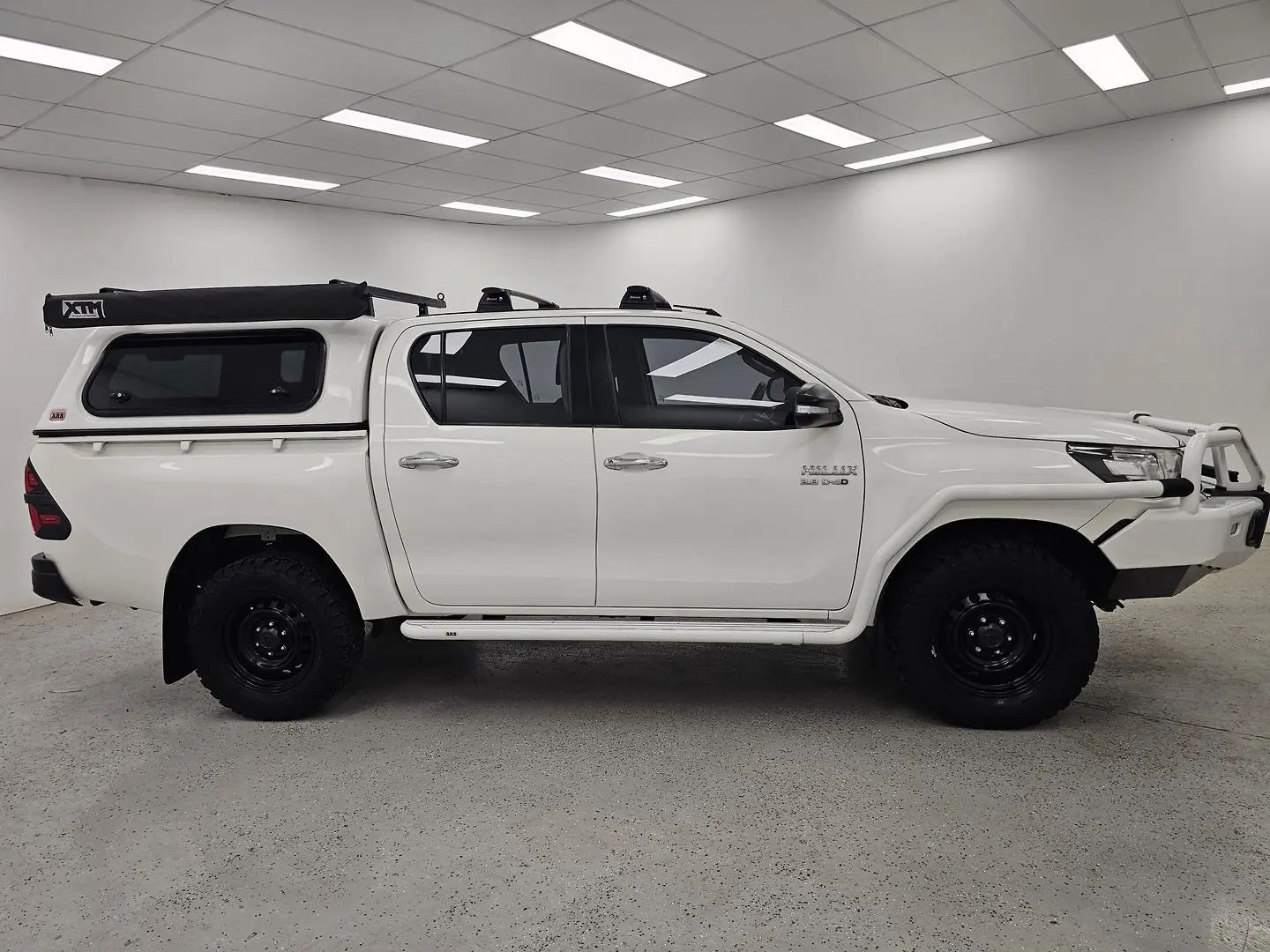2015 Toyota Hilux Gallery Image 2