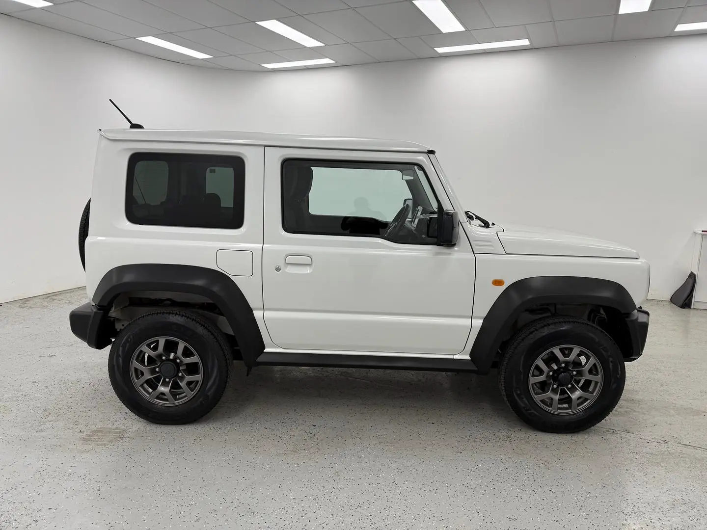 2023 Suzuki Jimny Gallery Image 2