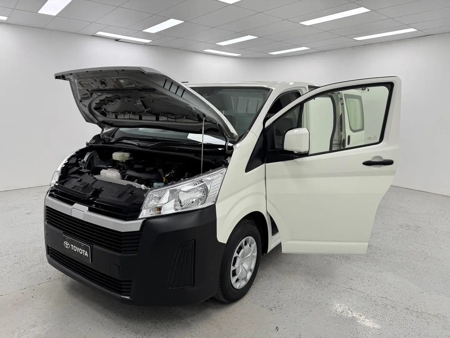 2021 Toyota Hiace Gallery Image 12