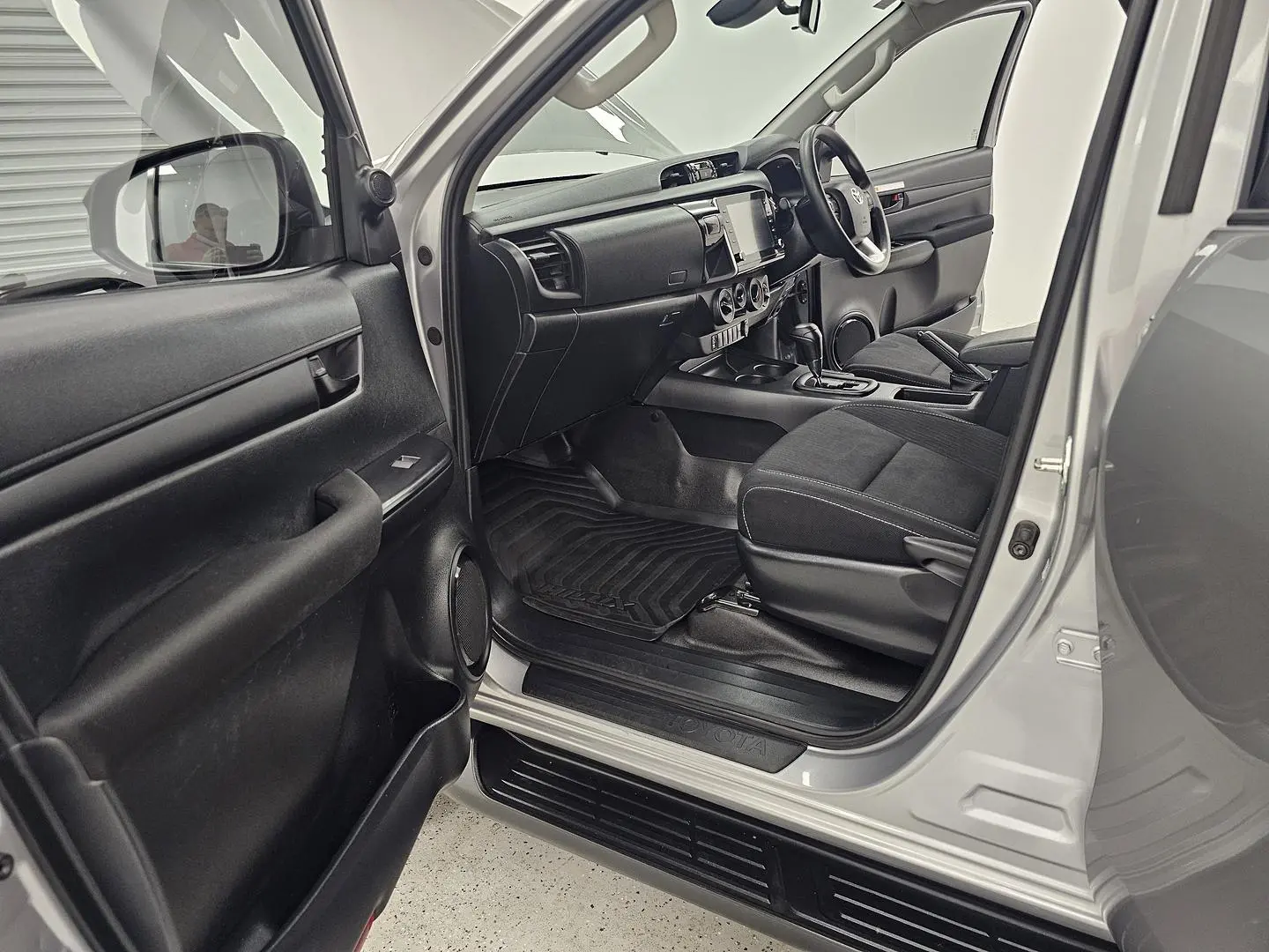 2022 Toyota Hilux Gallery Image 11