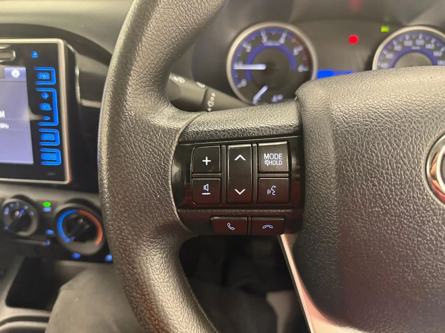 2016 Toyota Hilux Gallery Image 28