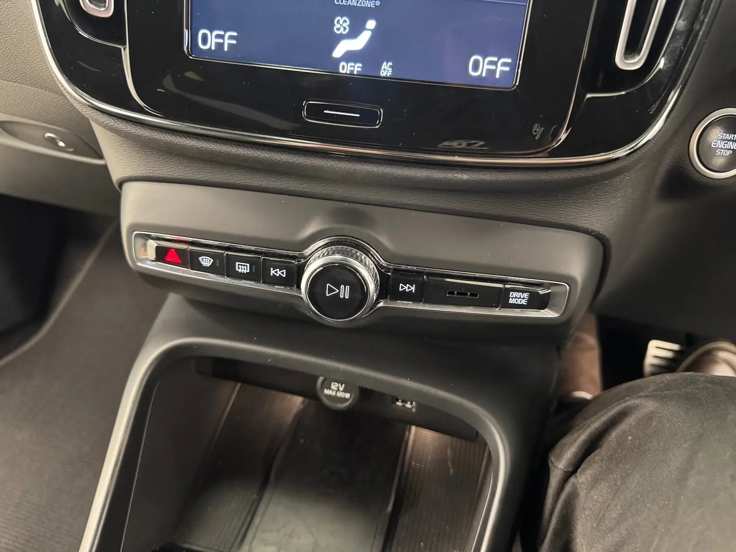 2020 Volvo XC40 Gallery Image 22