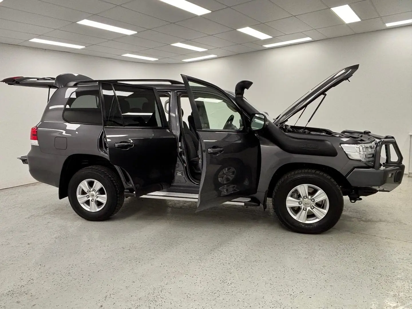 2017 Toyota Landcruiser Gallery Image 9