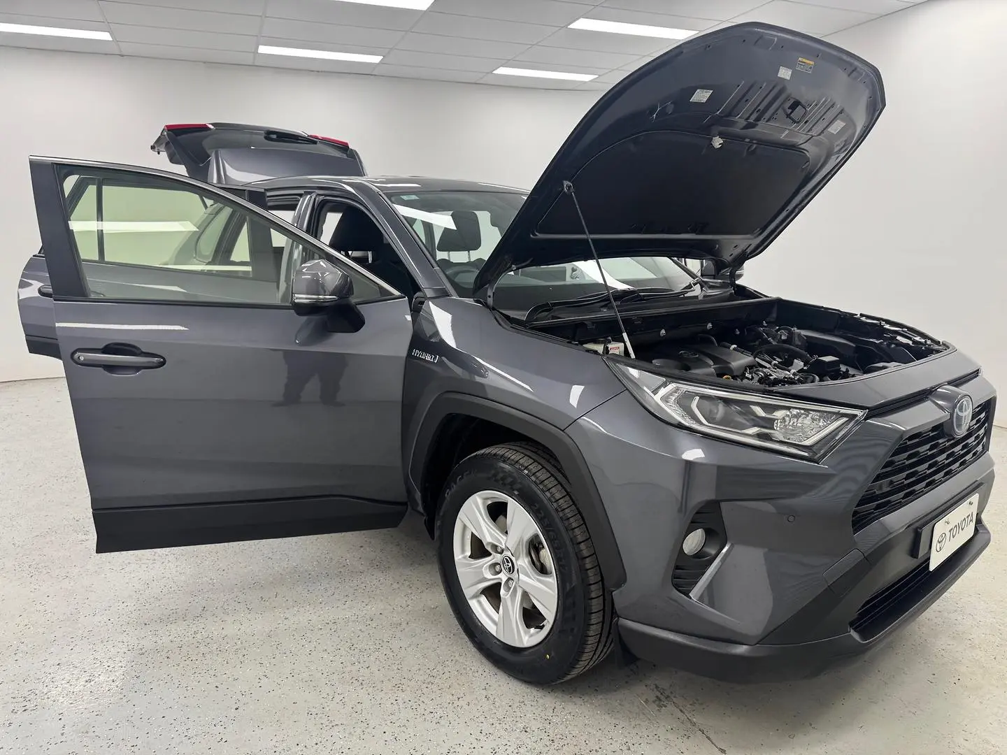 2019 Toyota RAV4 Gallery Image 7