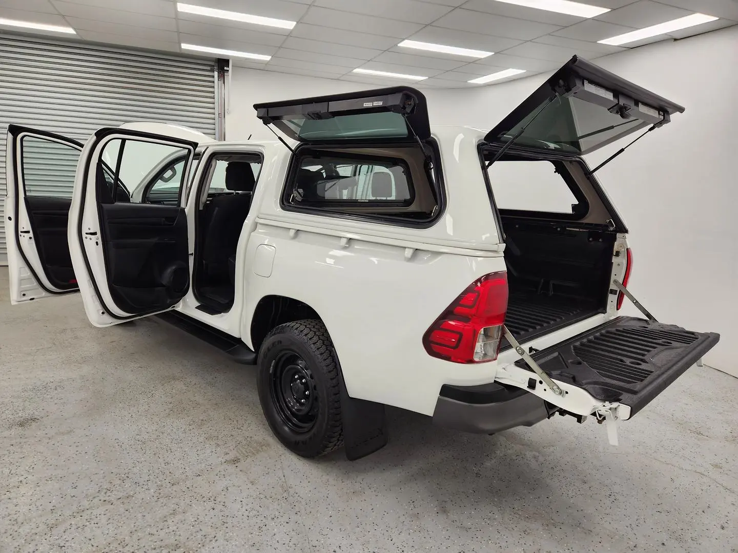 2018 Toyota Hilux Gallery Image 11
