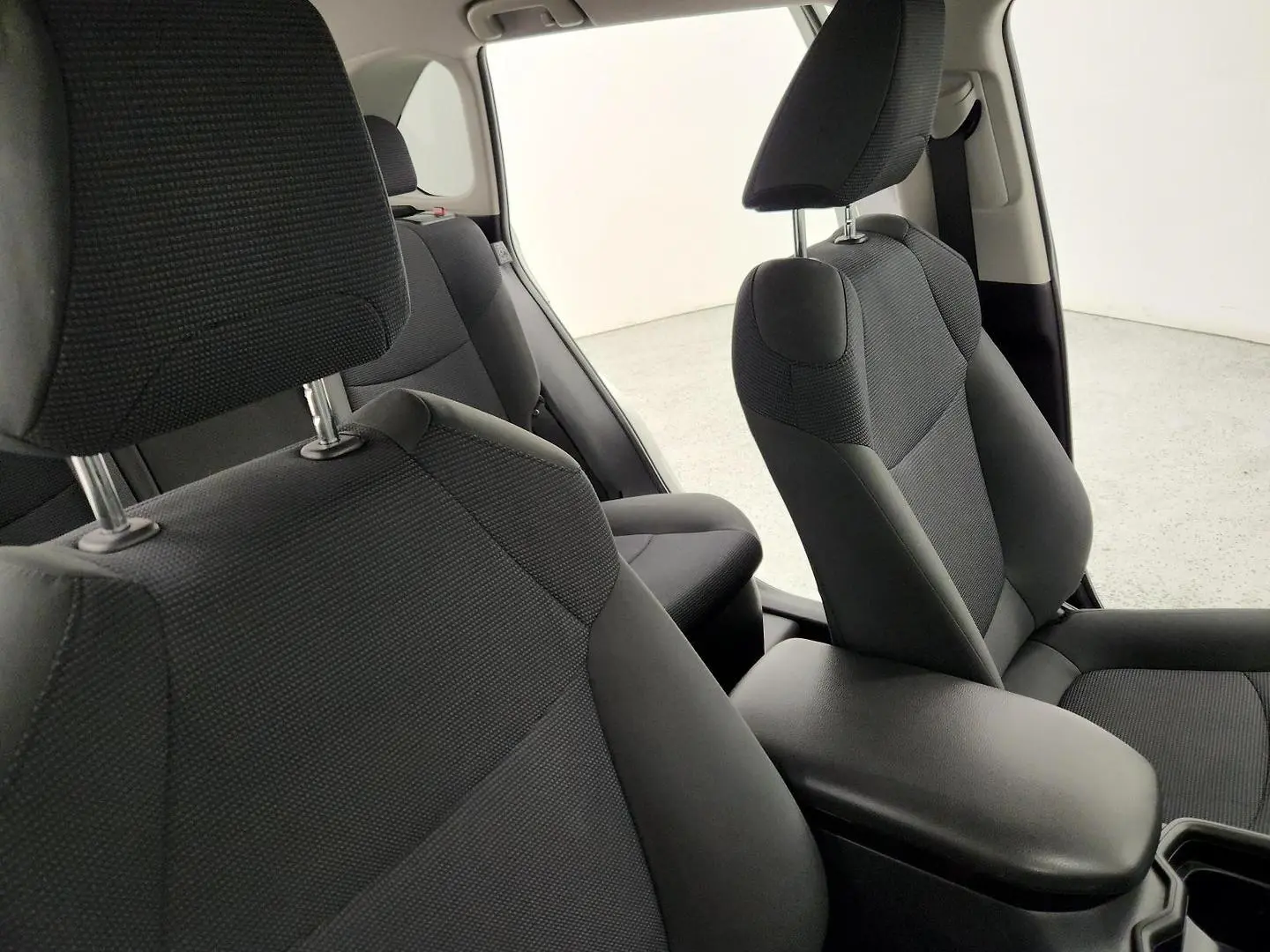 2019 Toyota RAV4 Gallery Image 19
