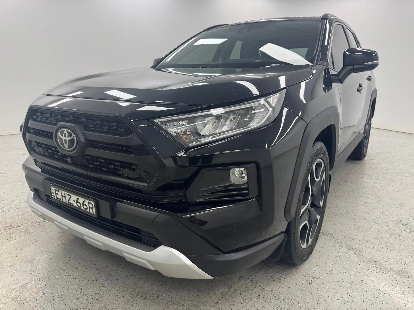 2020 Toyota RAV4 Gallery Image 6