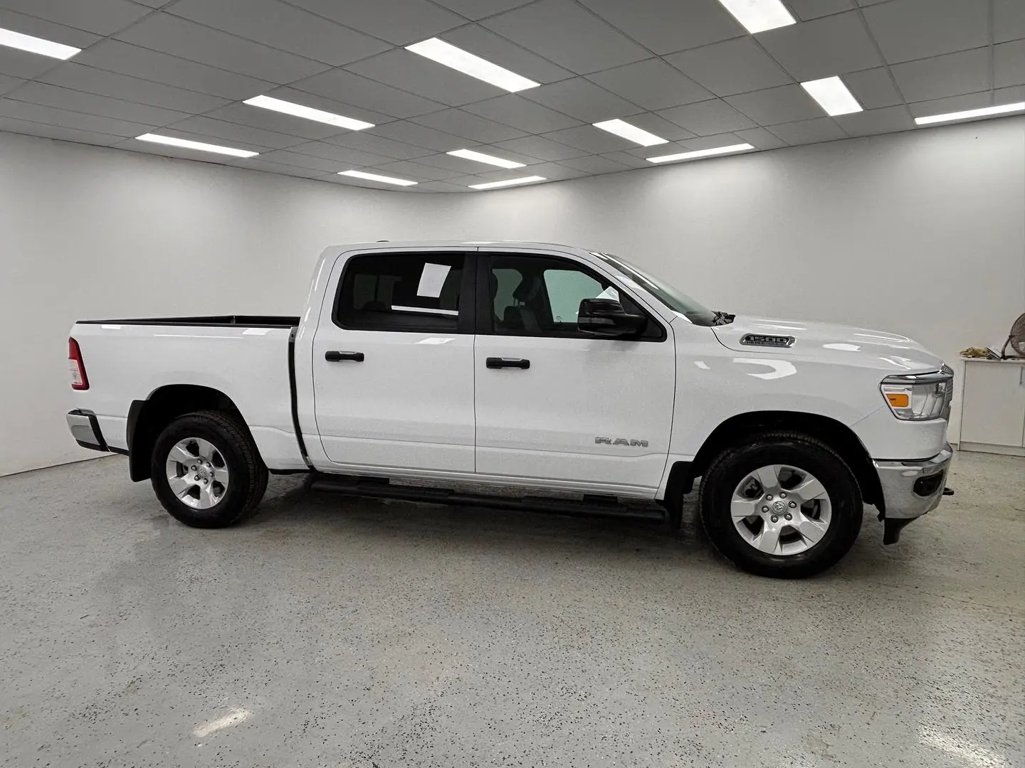 2023 RAM 1500 Gallery Image 2