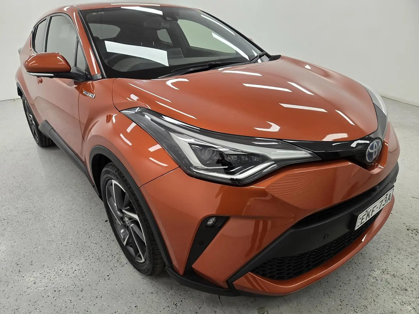 2019 Toyota C-Hr Gallery Image 3