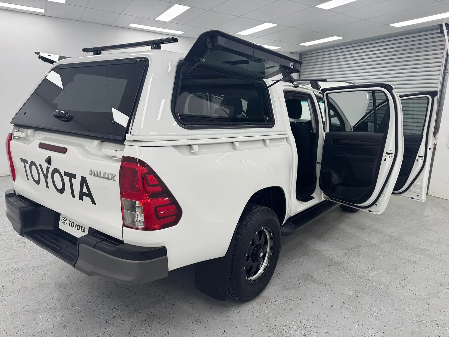 2021 Toyota Hilux Gallery Image 9
