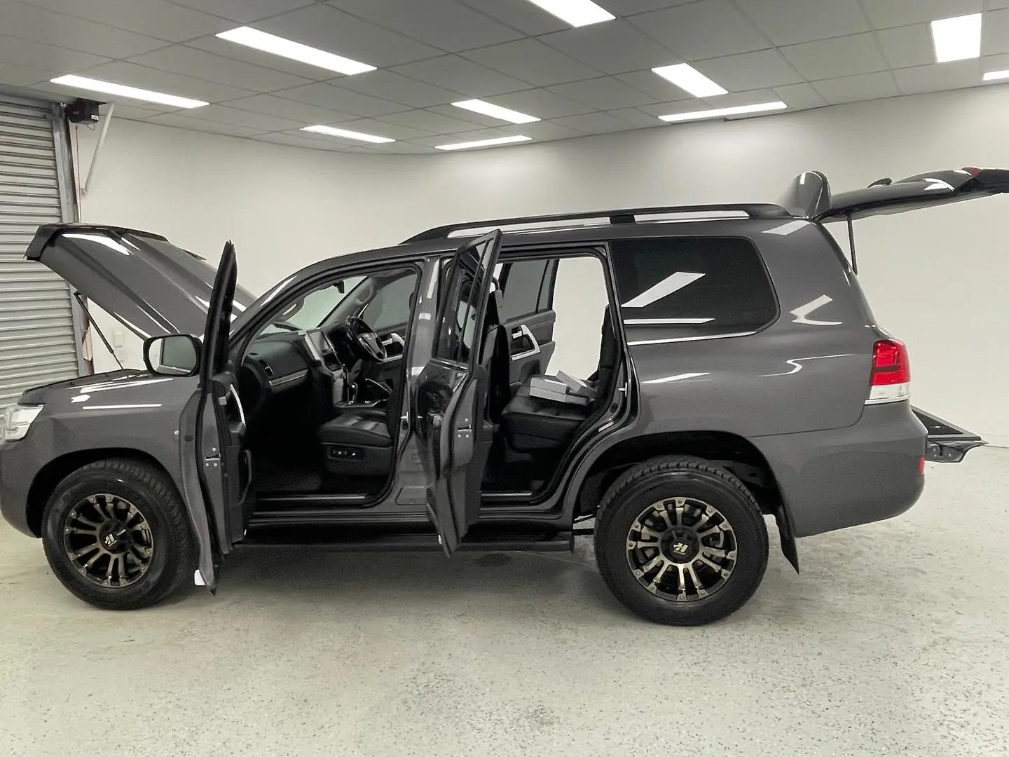 2020 Toyota Landcruiser Gallery Image 13