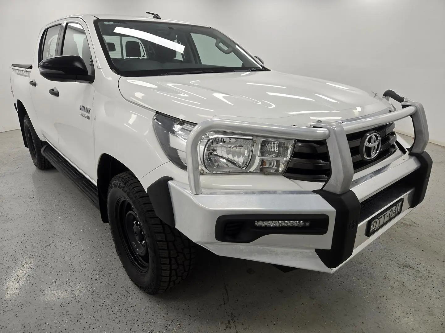 2017 Toyota Hilux Gallery Image 1