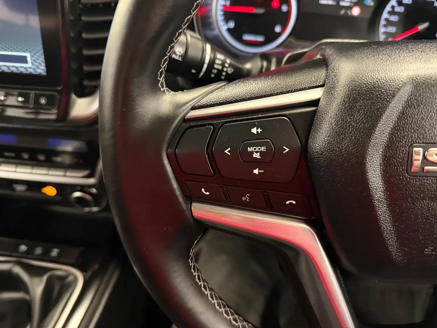 2022 Isuzu D-MAX Gallery Image 28