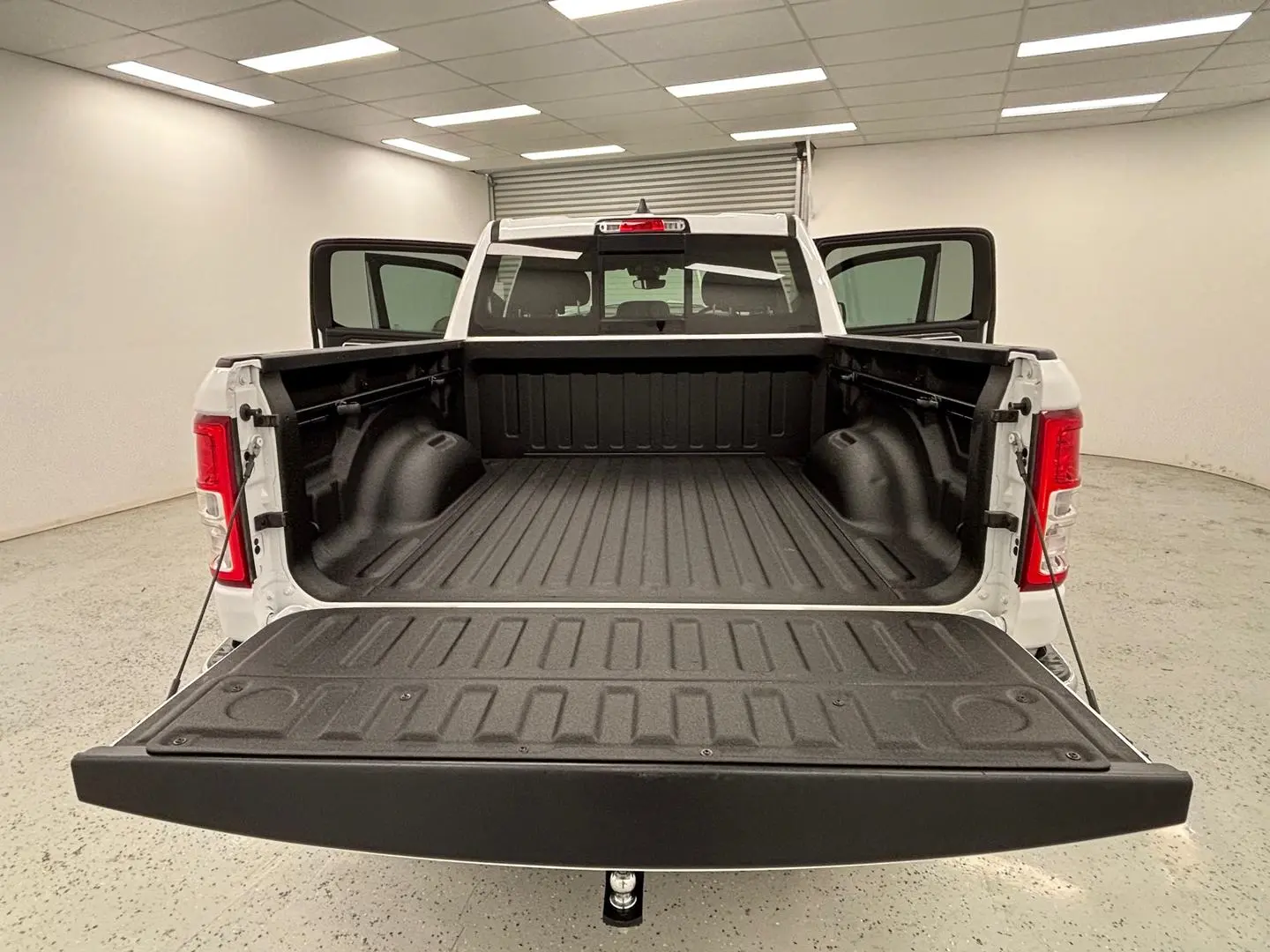 2023 RAM 1500 Gallery Image 11