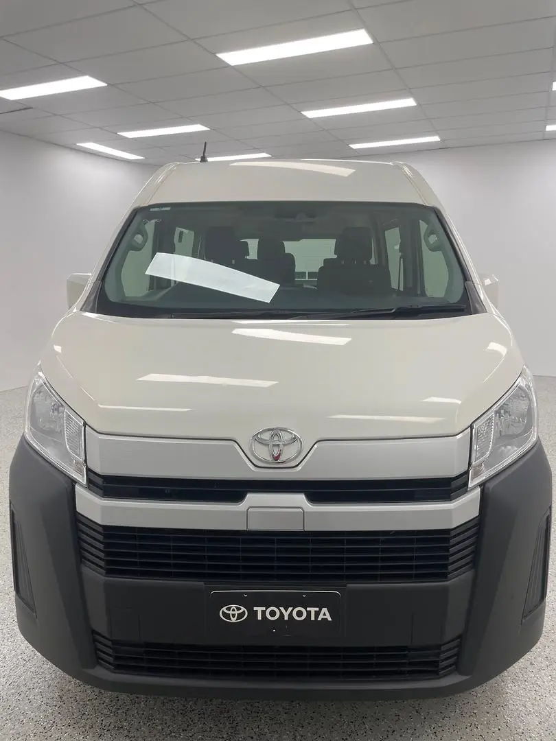 2019 Toyota Hiace Gallery Image 27