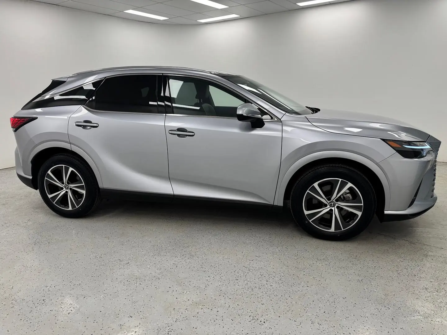 2023 Lexus RX Gallery Image 2