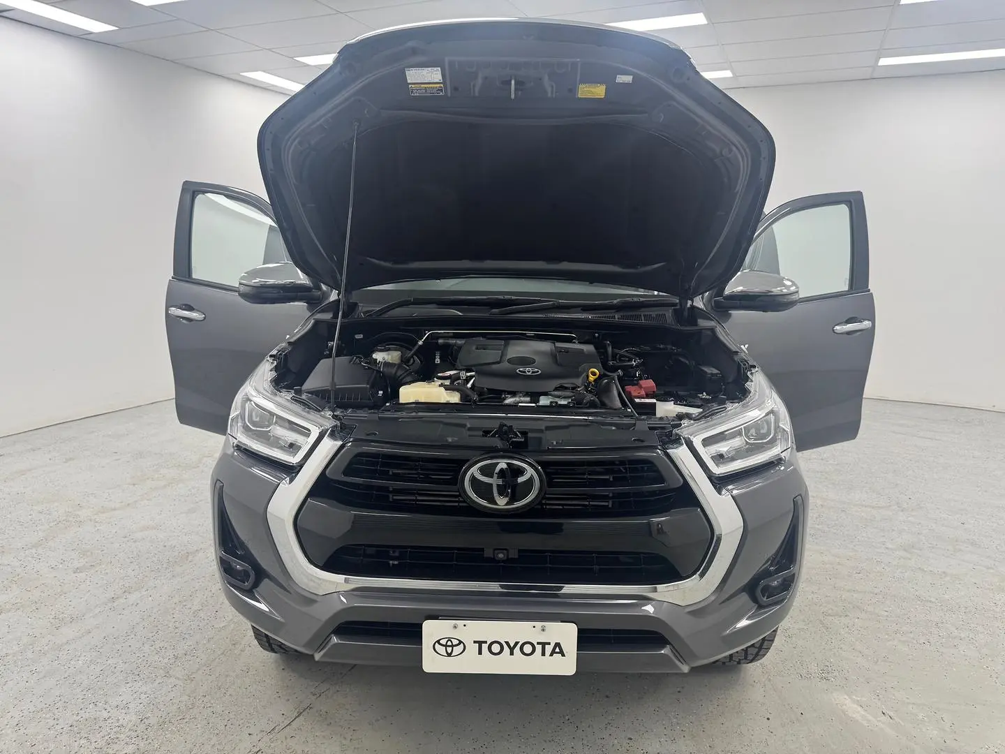 2023 Toyota Hilux Gallery Image 14