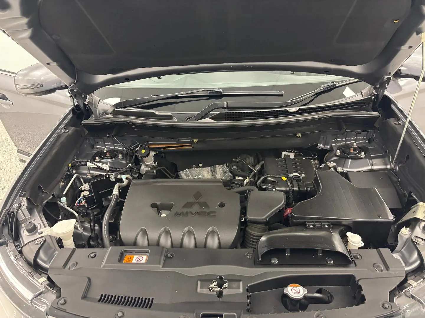 2017 Mitsubishi Outlander Gallery Image 15