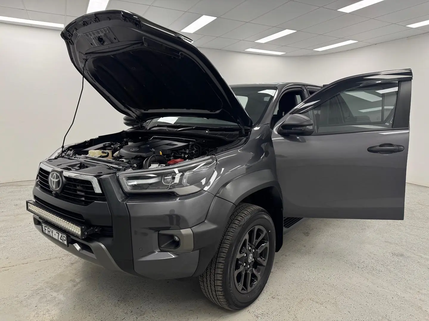 2023 Toyota Hilux Gallery Image 14