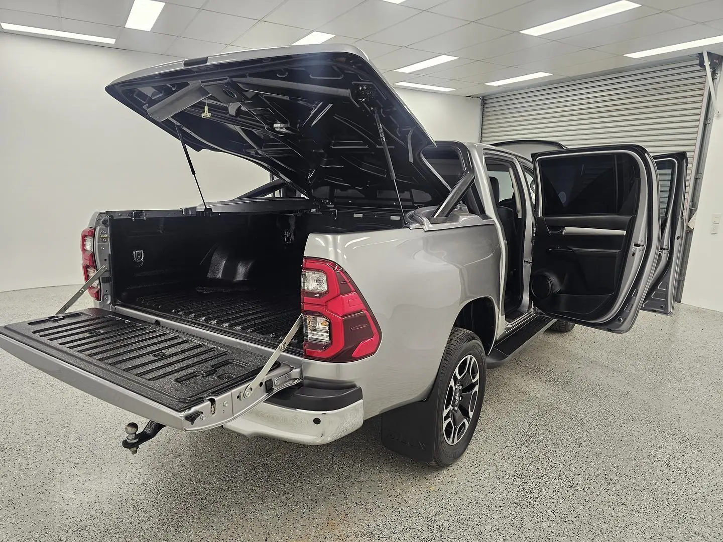 2021 Toyota Hilux Gallery Image 19