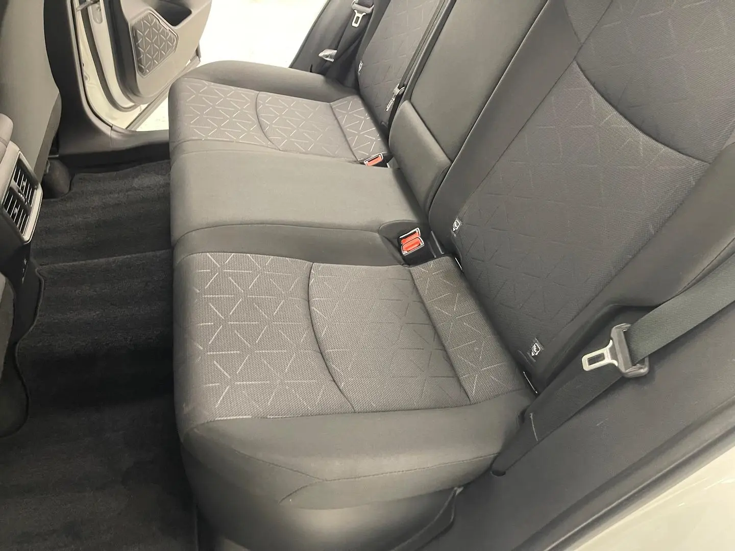 2022 Toyota RAV4 Gallery Image 18