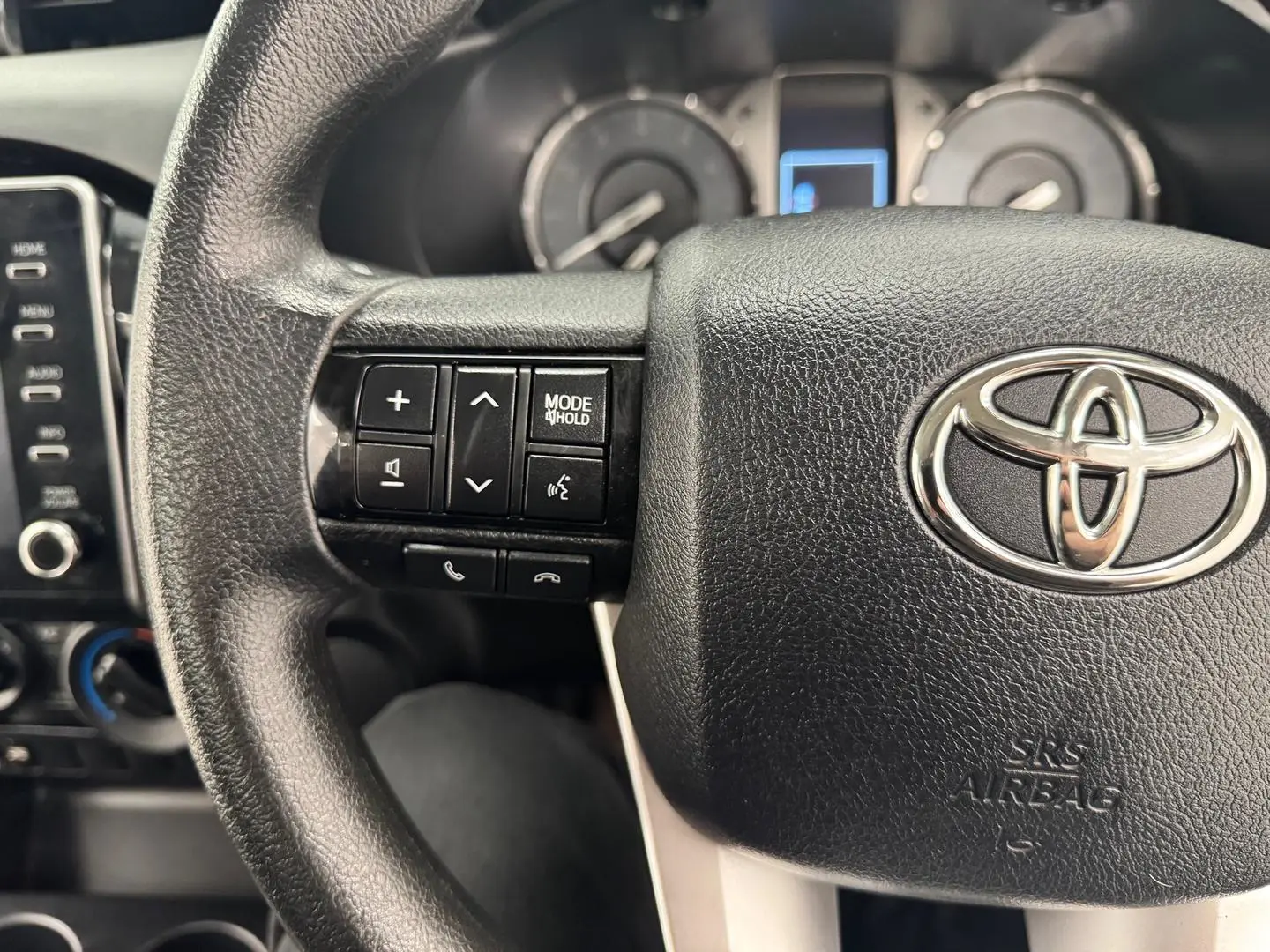 2023 Toyota Hilux Gallery Image 17