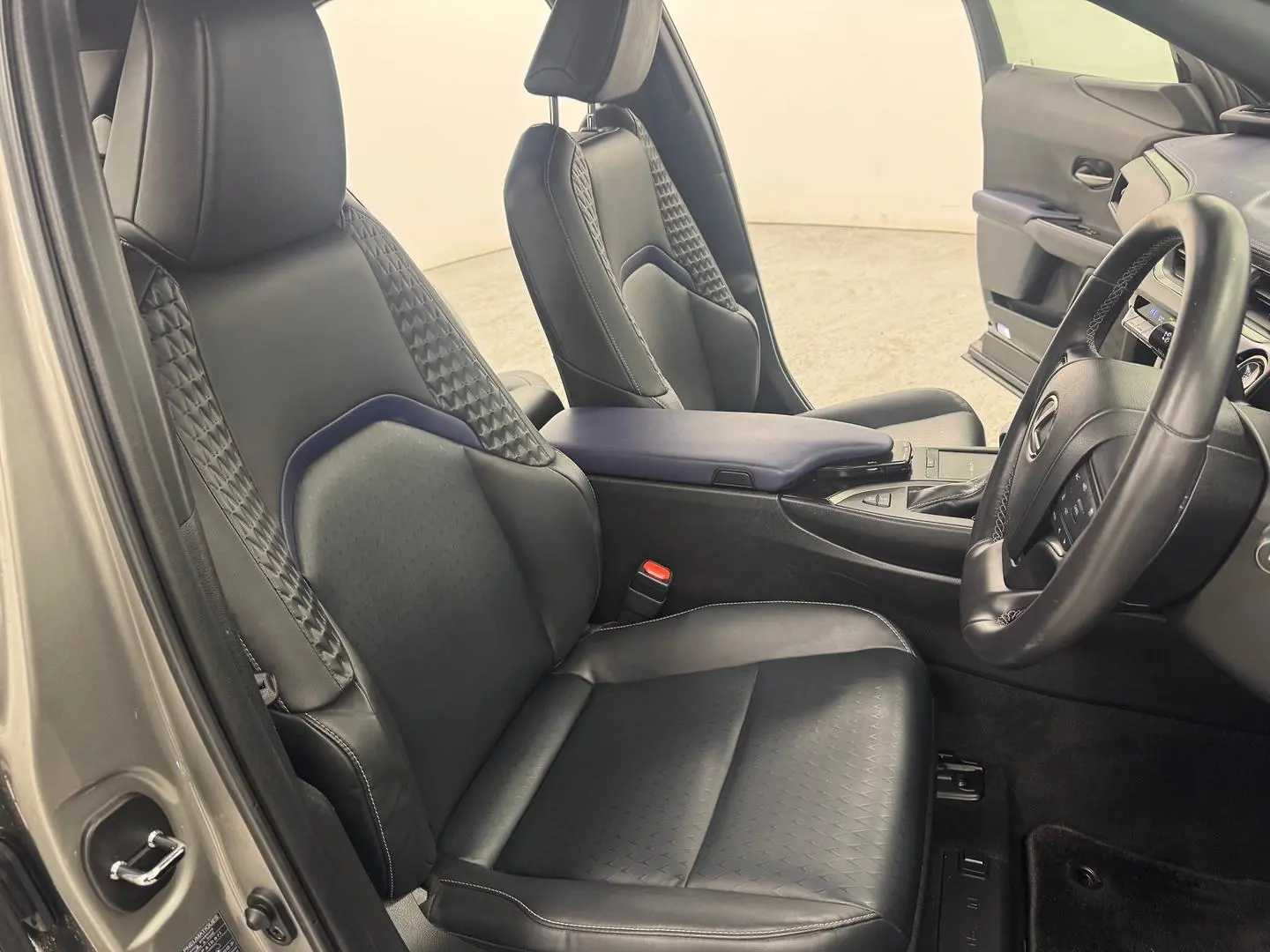 2021 Lexus UX Gallery Image 28