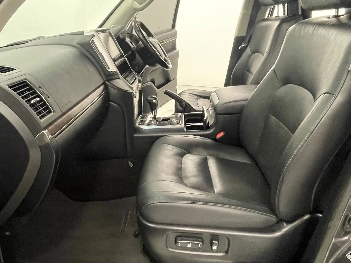 2020 Toyota Landcruiser Gallery Image 18